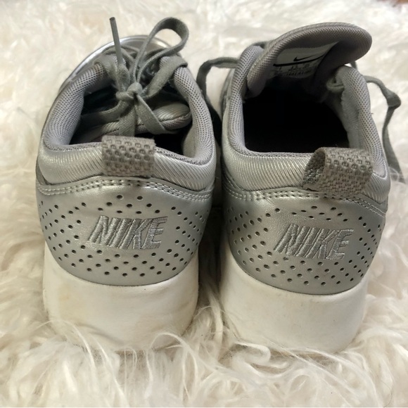 Women's Nike Air Max Thea Metallic Silver Chrome Sneaker Size 7 - Picture 15 of 16